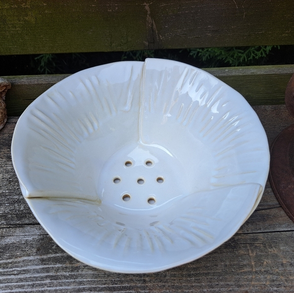 White Pottery Berry Bowl with Tray - Picture 4 of 11